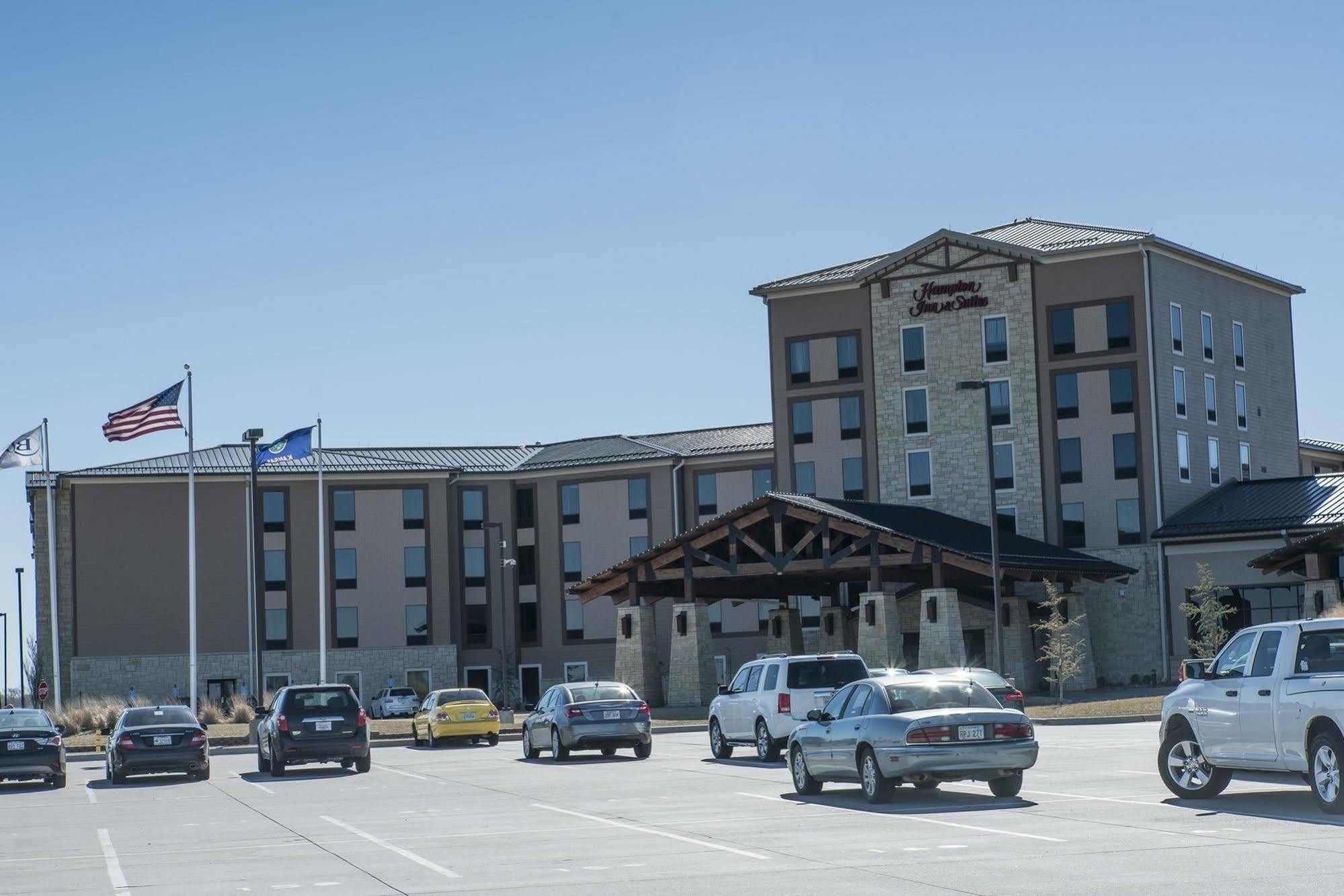 Hampton Inn & Suites I-35/Mulvane Exterior photo